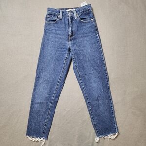 Levi’s High Waisted Mom Jean Cropped Sz 24